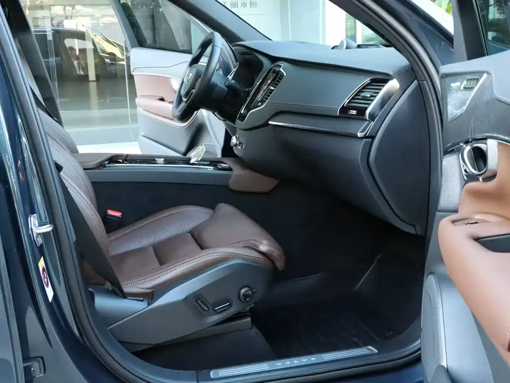 Volvo XC90 — миниатюра 7