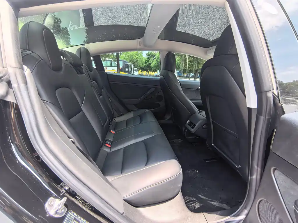 Tesla Model 3 — миниатюра 11