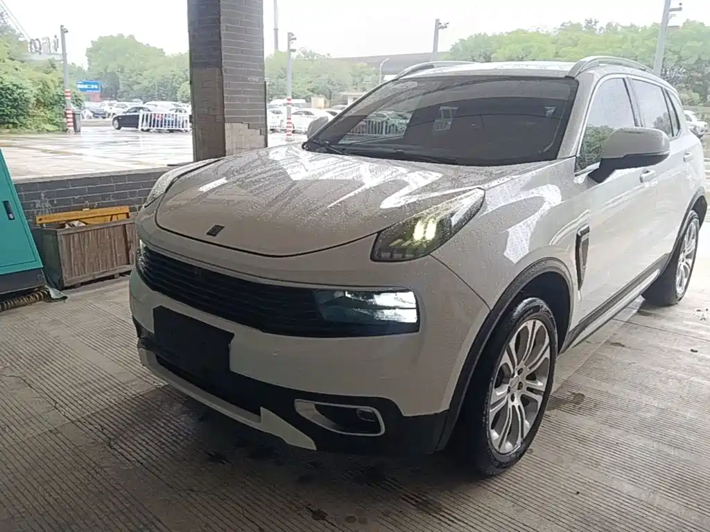 Lynk & Co 01