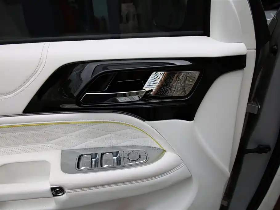 TANK CO CREATION TANK 300