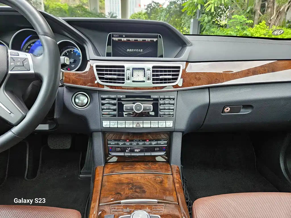 Mercedes-Benz E-Class — миниатюра 8
