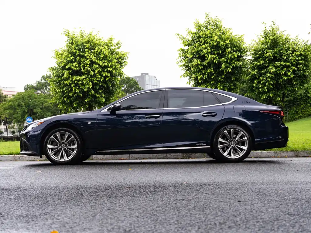 Lexus LS — миниатюра 4