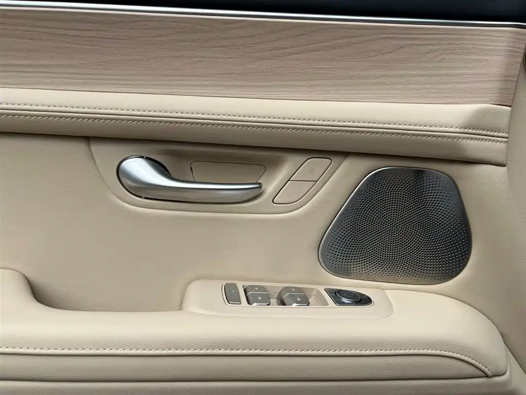 AITO ASK THE WORLD M5