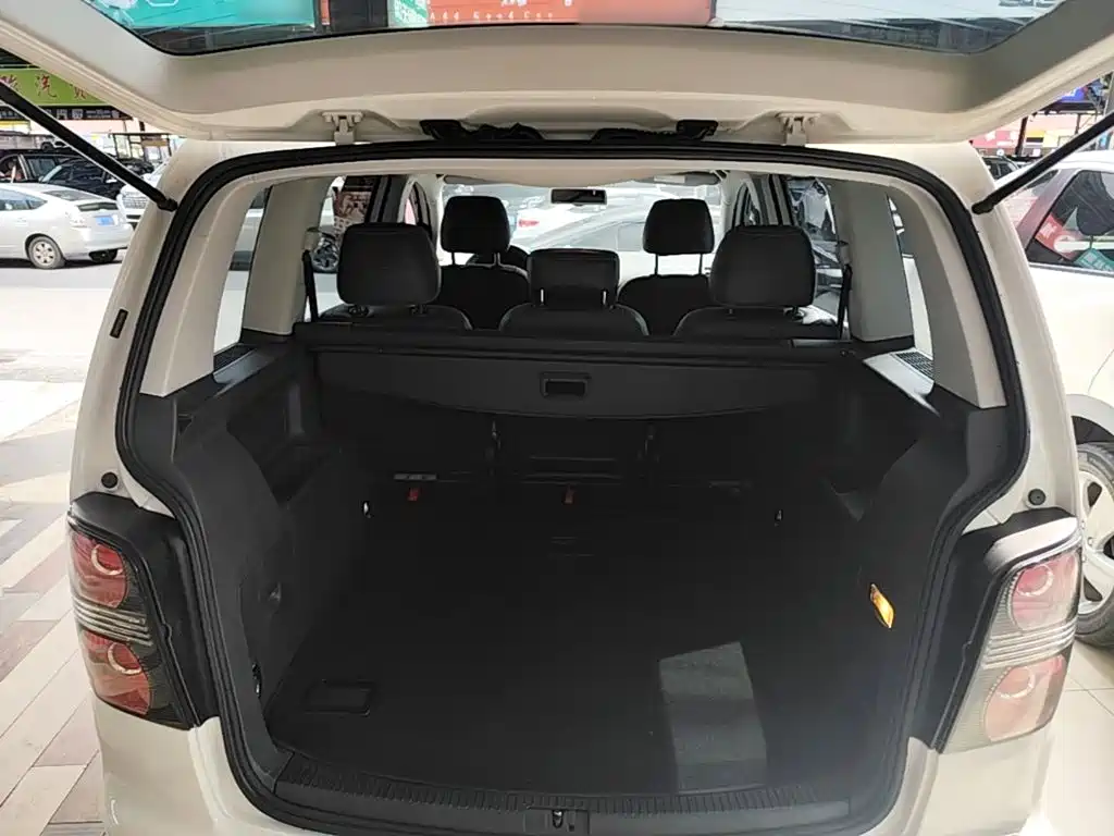 Volkswagen Touran — миниатюра 19