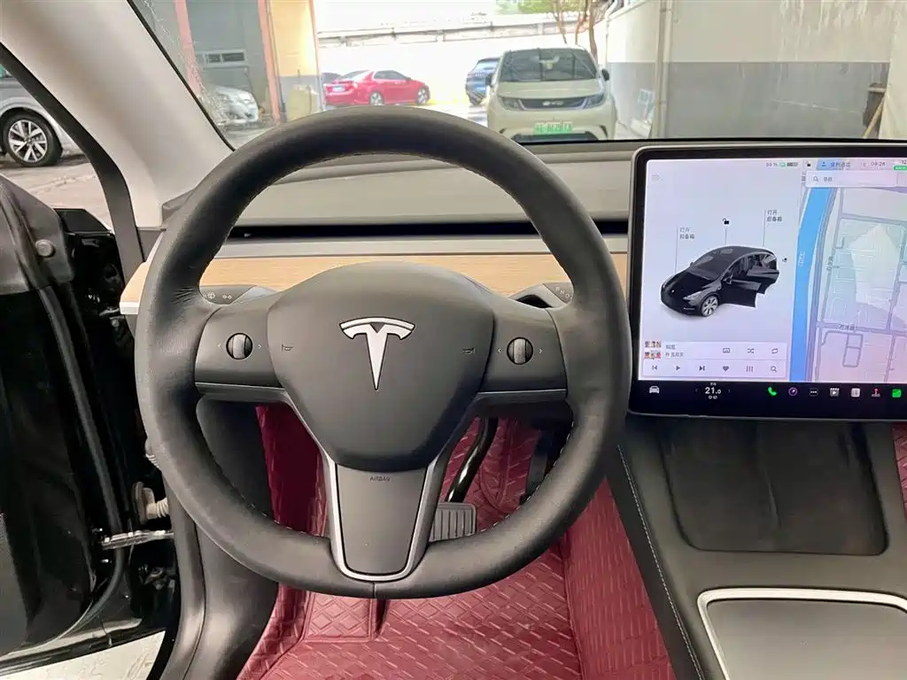 TESLA MODEL Y