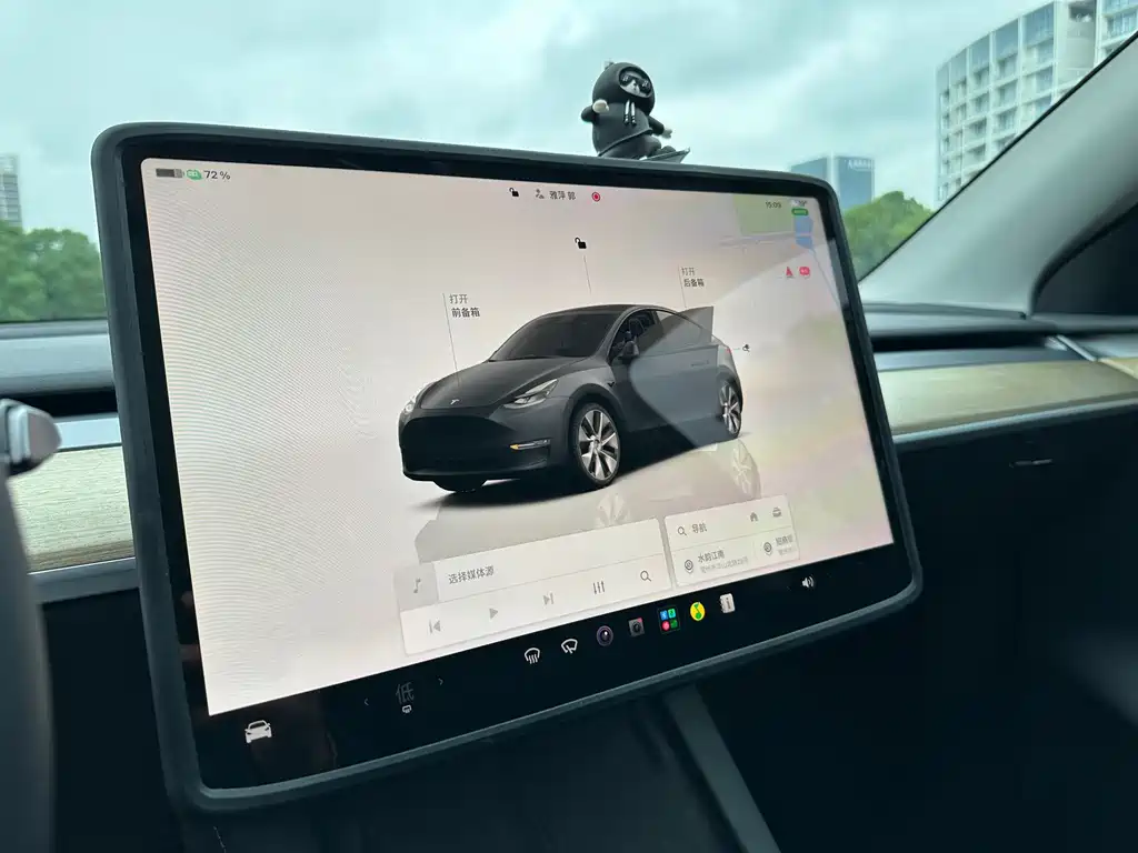 Tesla Model Y — миниатюра 7