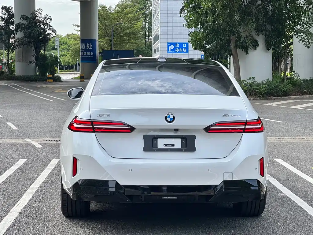 BMW 5 Series — миниатюра 5