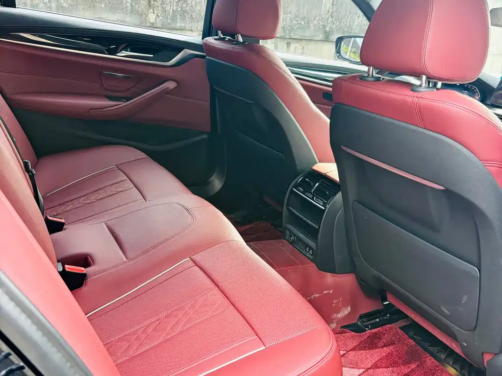 BMW 5 Series — миниатюра 12