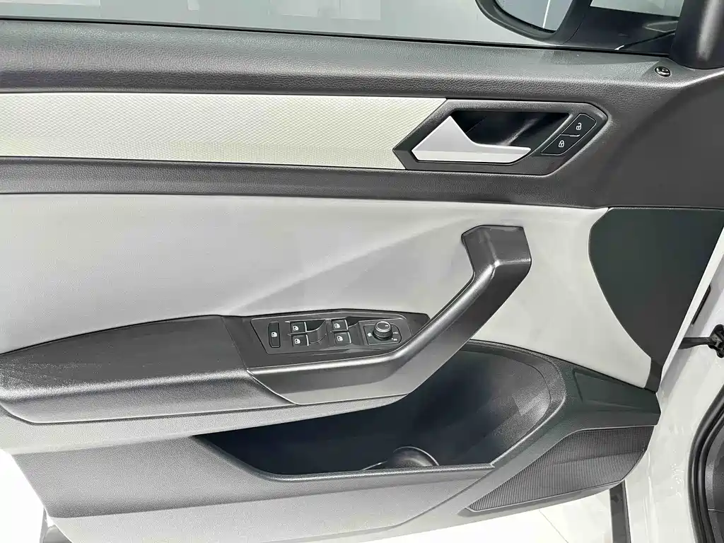 VOLKSWAGEN T ROC EXPLORING SONGS