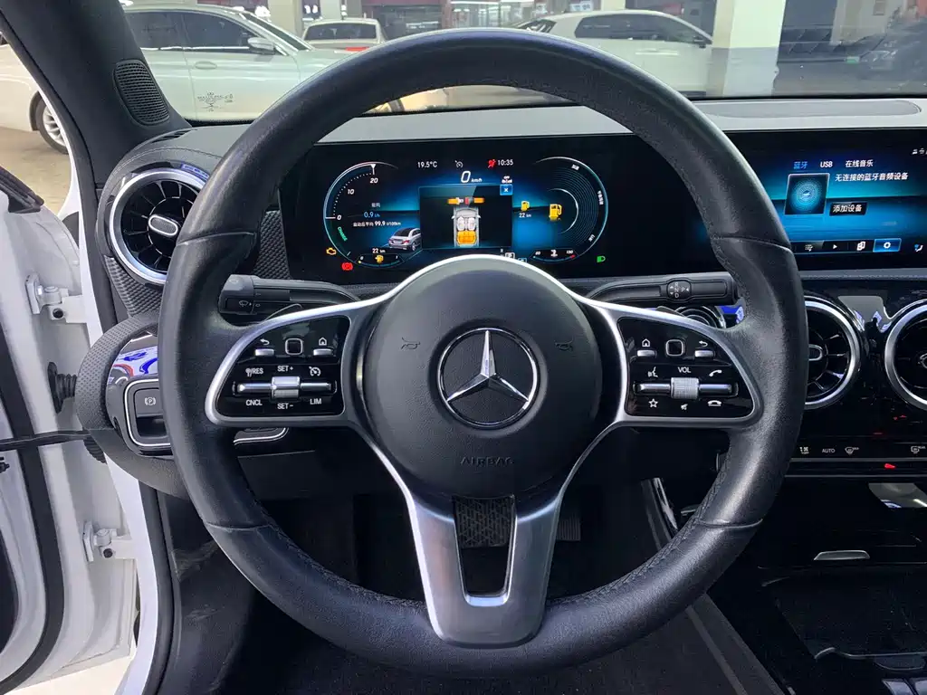 Mercedes-Benz A-Class 2022 — фото 7