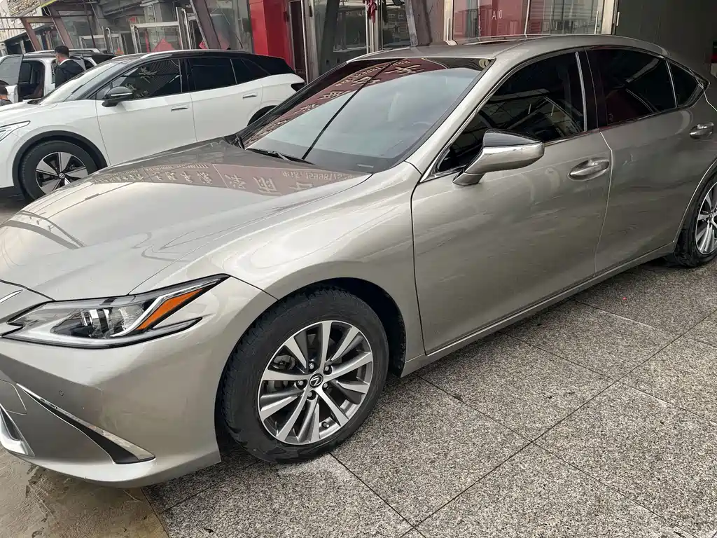 Lexus ES — миниатюра 3