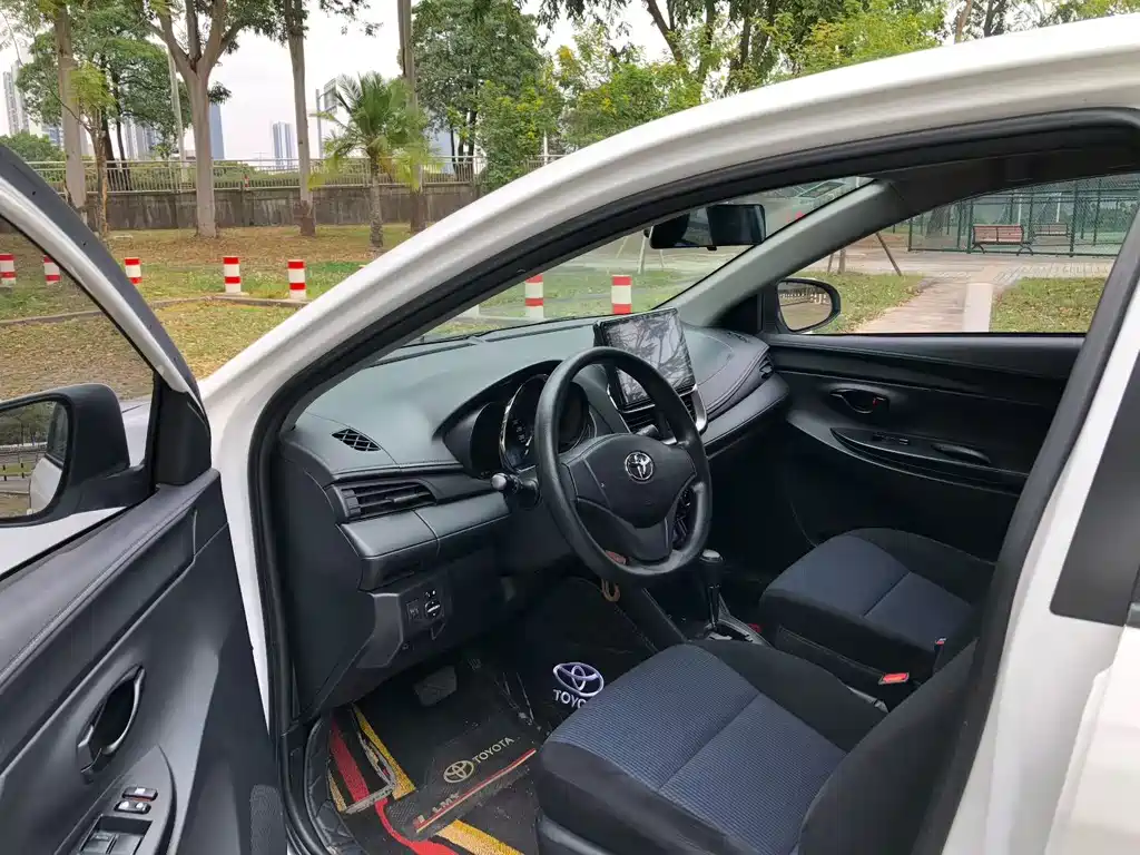 Toyota Yaris L — миниатюра 9
