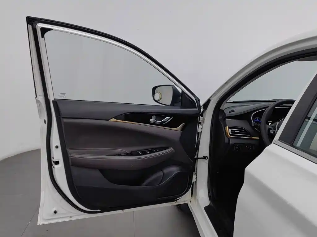 Changan Eado DT — миниатюра 8