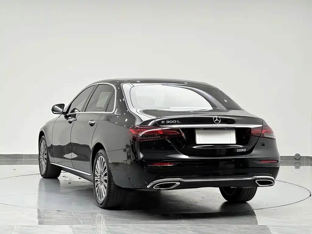 Mercedes-Benz E-Class 2023 — фото 8