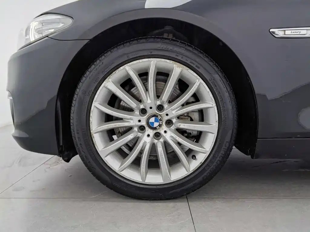 BMW 5 Series — миниатюра 17