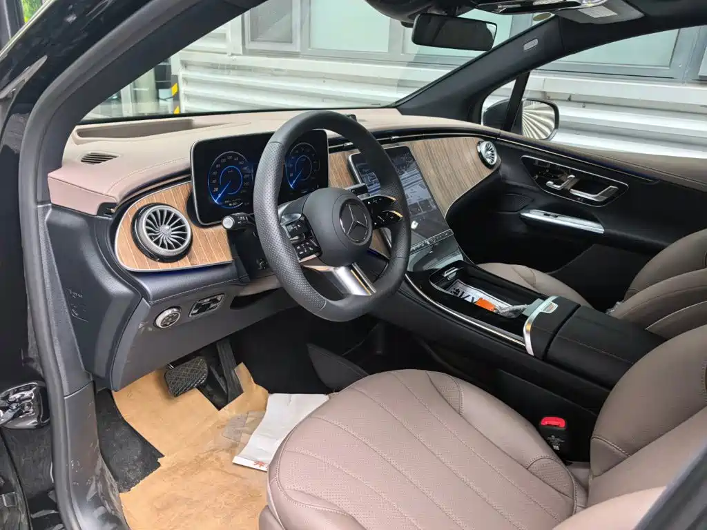 Mercedes-Benz EQE SUV — миниатюра 6