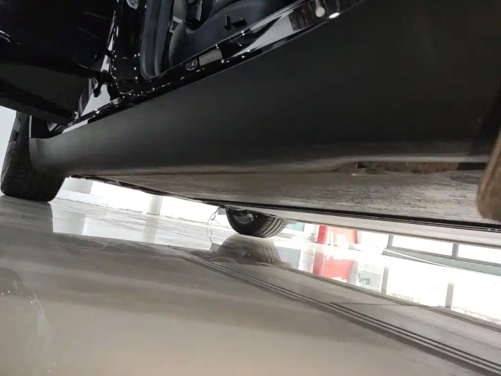 Tesla Model Y — миниатюра 21