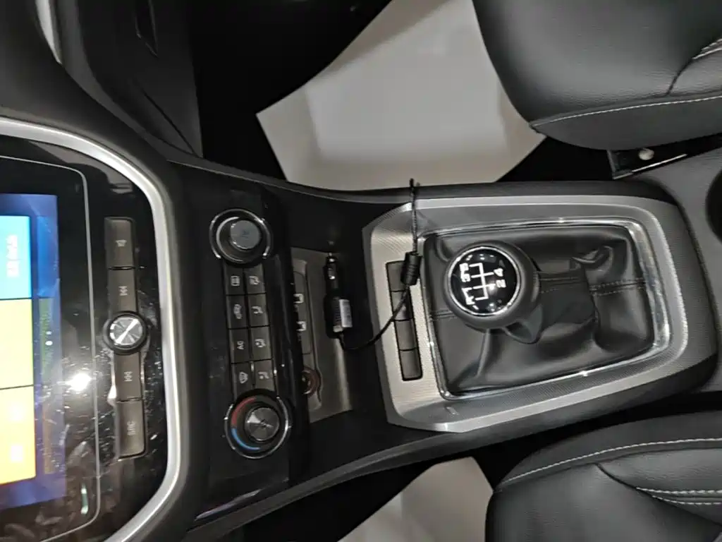 Roewe RX3 — миниатюра 14