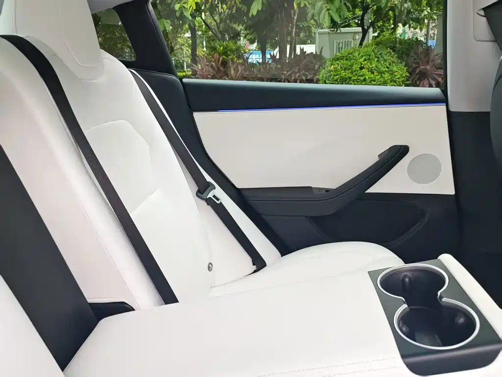 Tesla Model 3 — миниатюра 16