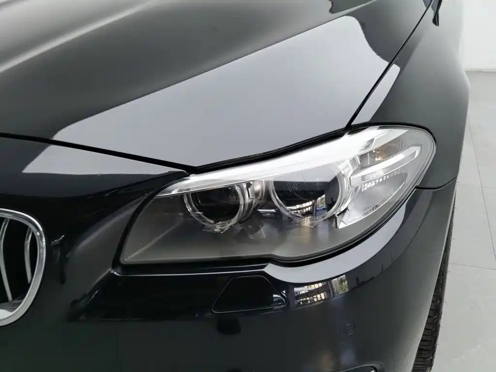 BMW 5 Series — миниатюра 7
