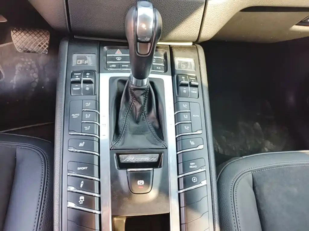Porsche Macan — миниатюра 13