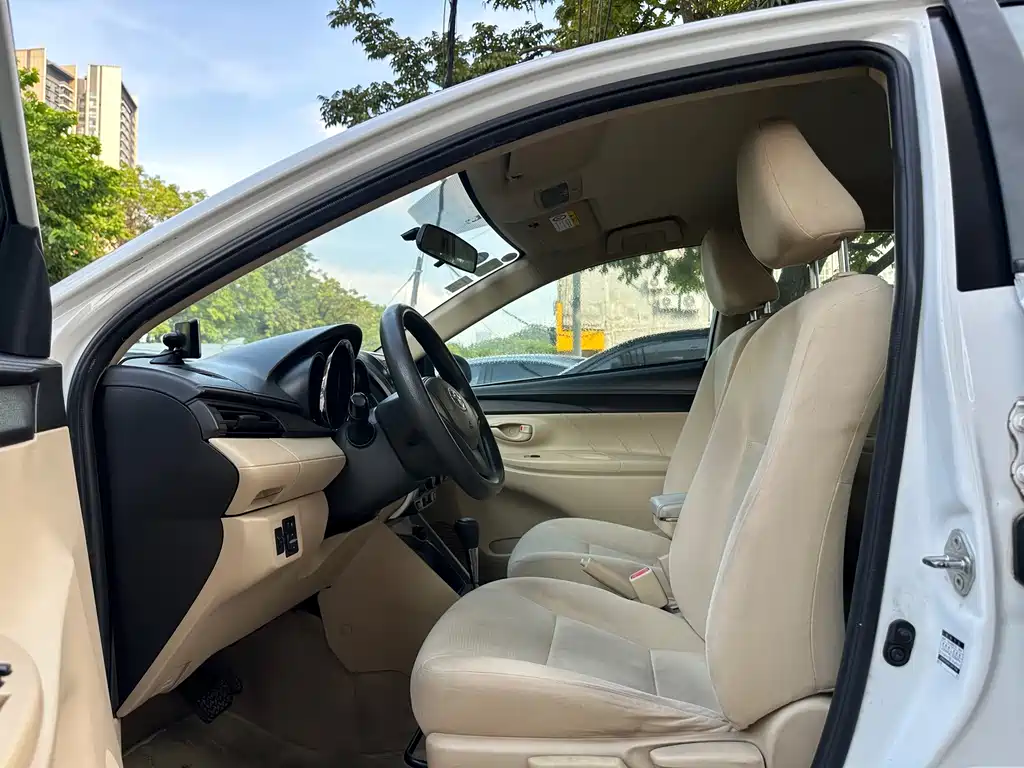 Toyota Yaris L — миниатюра 8