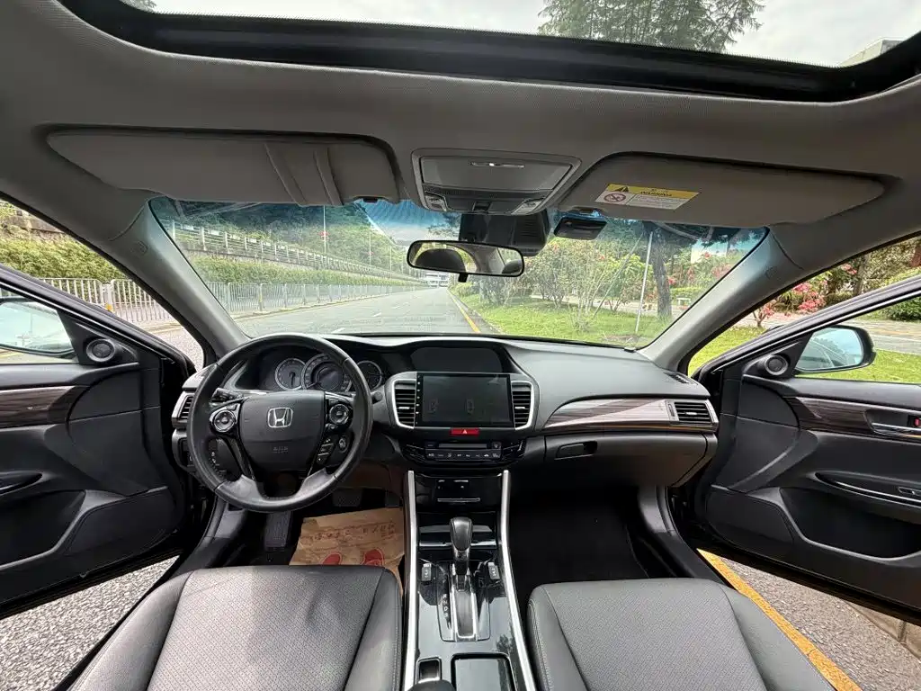Honda Accord — миниатюра 13