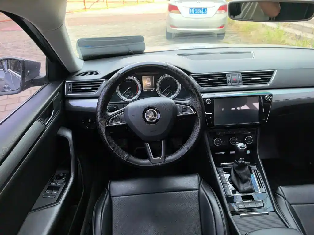Skoda Superb — миниатюра 6
