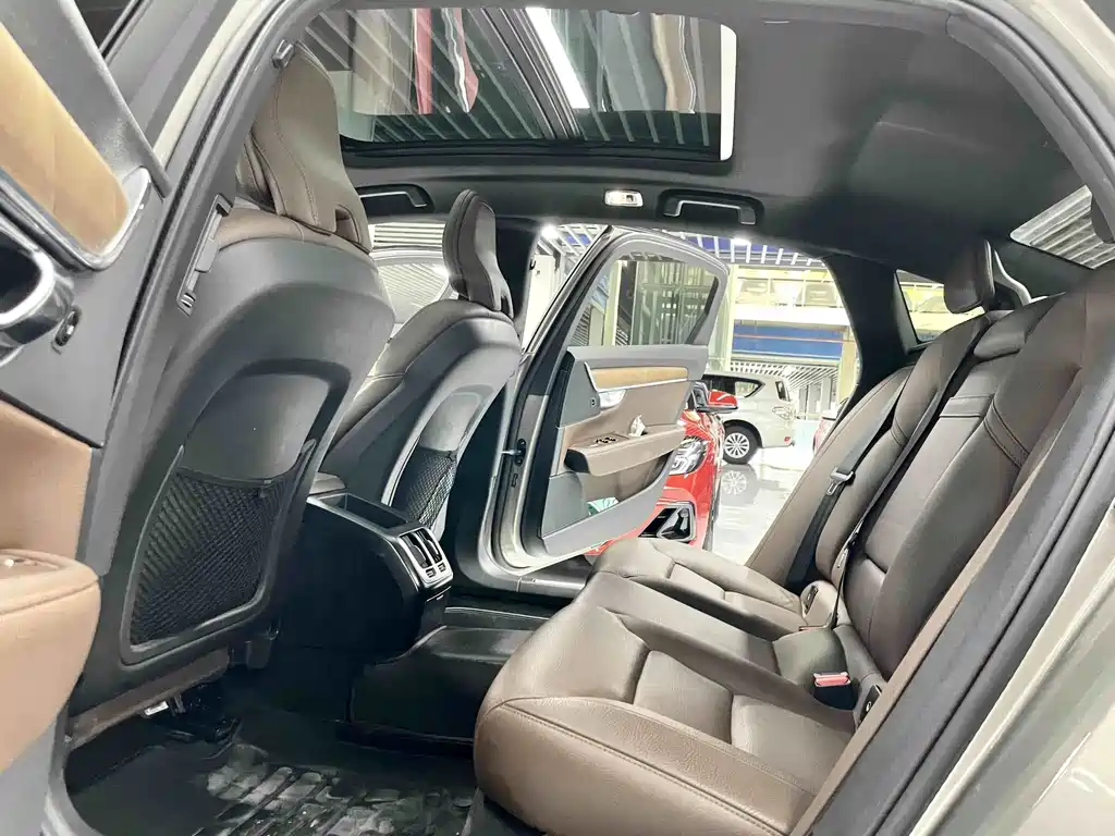 Volvo S90 — миниатюра 8