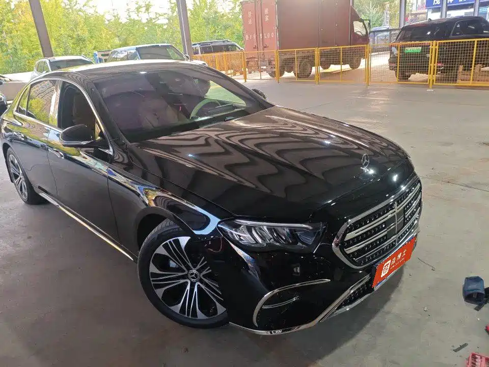 Mercedes-Benz E-Class — миниатюра 5