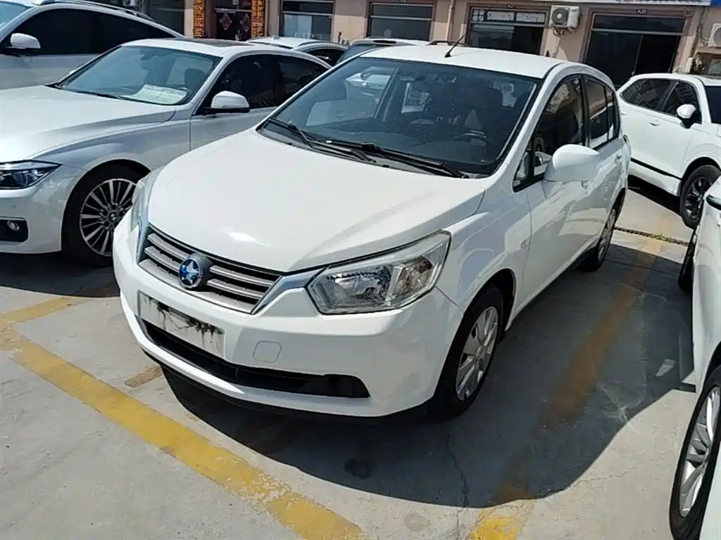 Venucia R50 2015