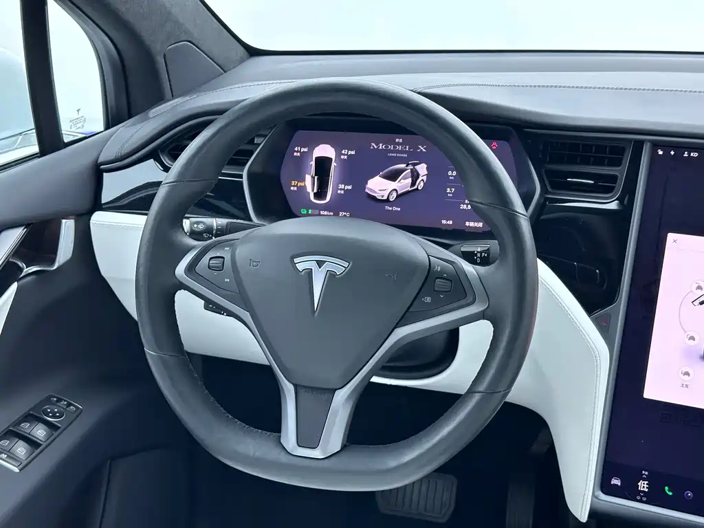 Tesla Model X — миниатюра 20