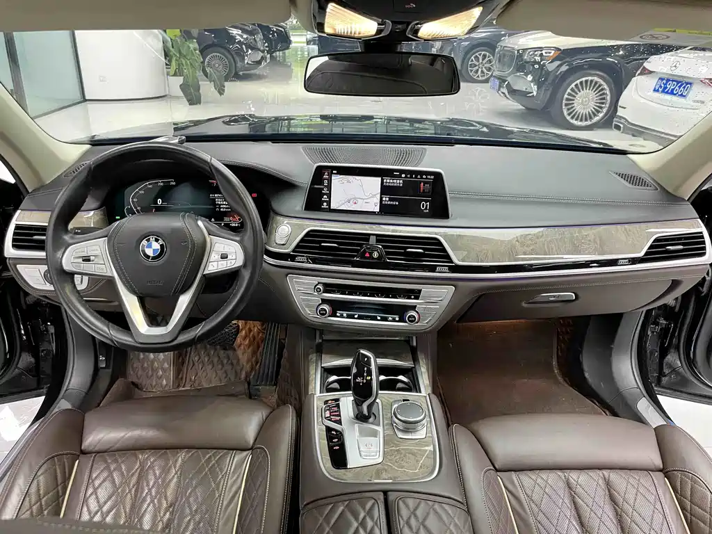 BMW 7 Series — миниатюра 4