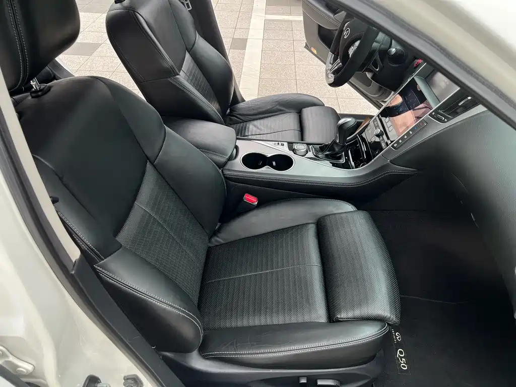 Infiniti Q50 2014 3.7L Luxury Sport