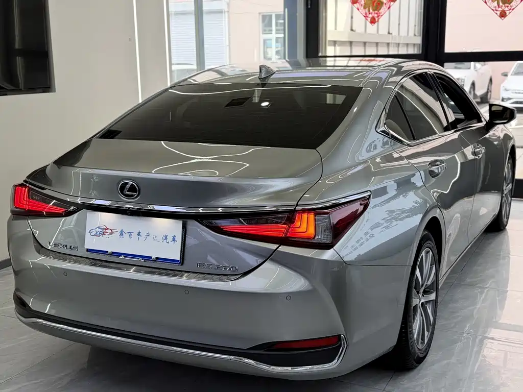 Lexus ES — миниатюра 10