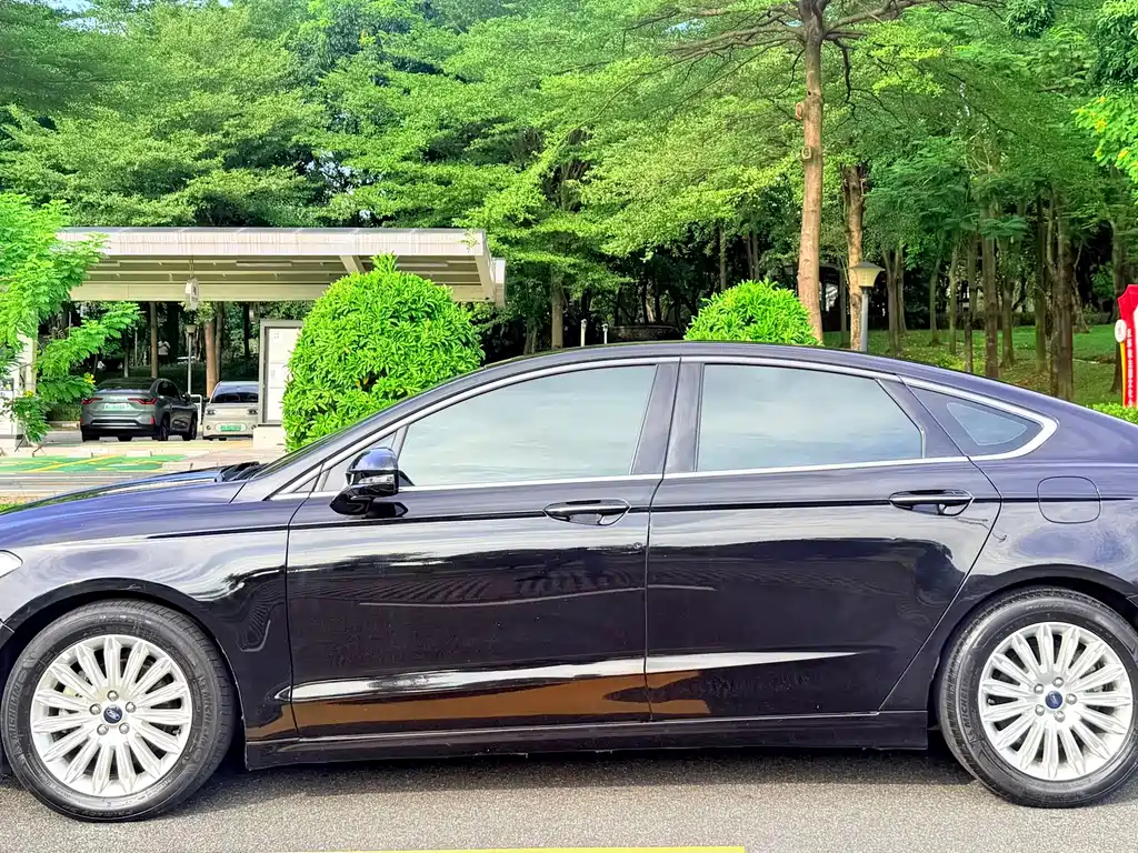 Ford Mondeo — миниатюра 7