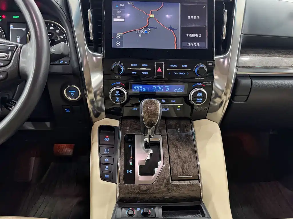 Toyota Alphard — миниатюра 16