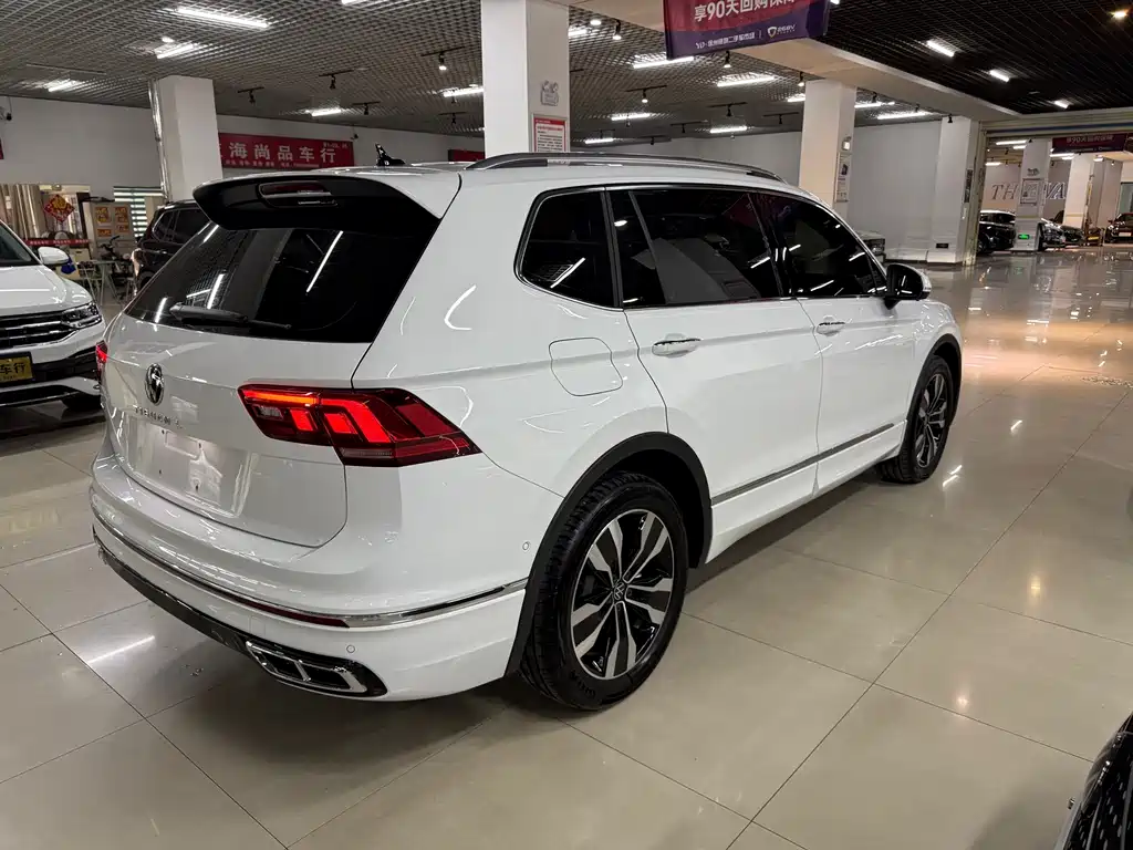 Volkswagen Tiguan L — миниатюра 10