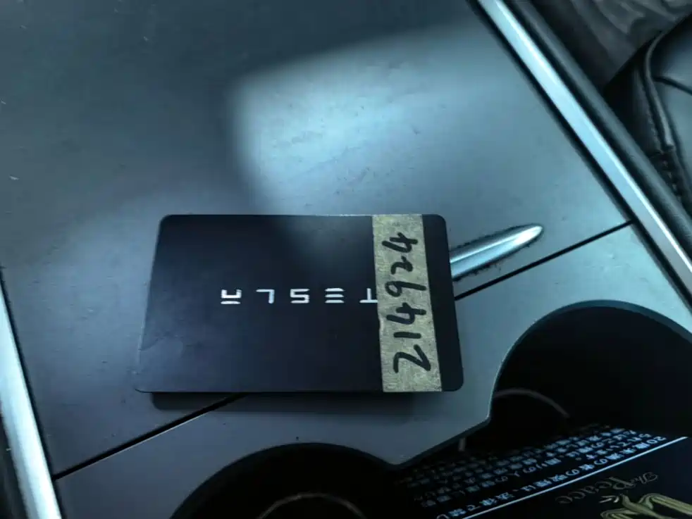 Tesla Model 3 — миниатюра 9