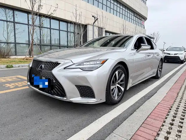 LEXUS LS 2021