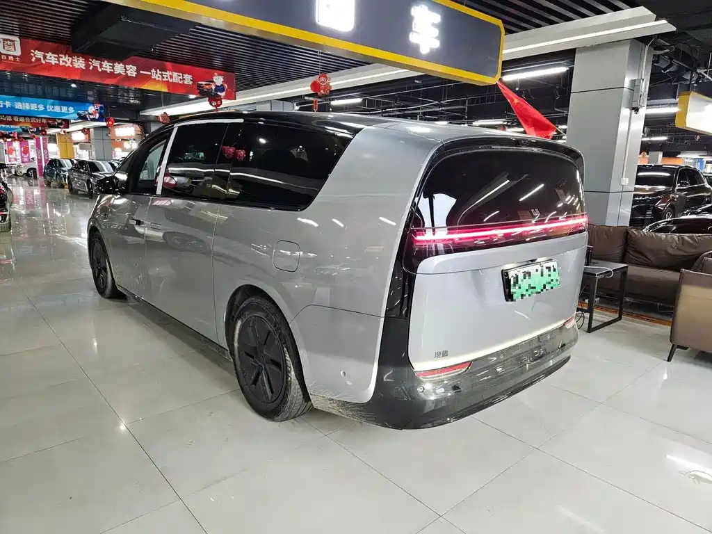 Li Auto MEGA 2024 Ultra