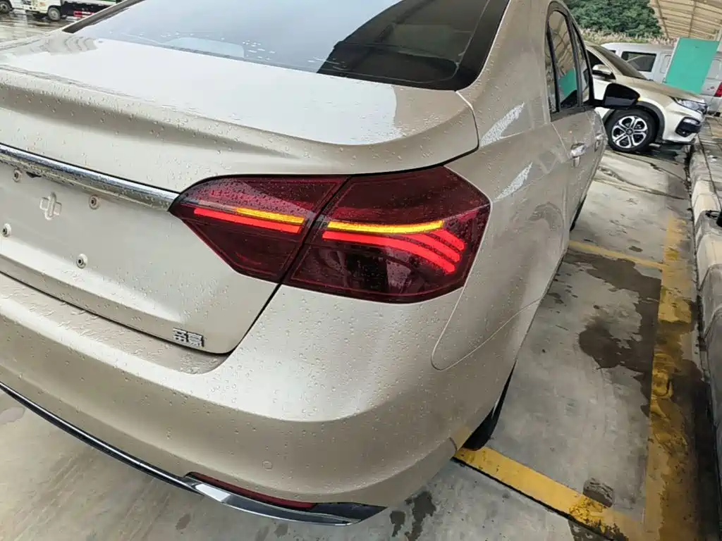Geely Emgrand — миниатюра 8