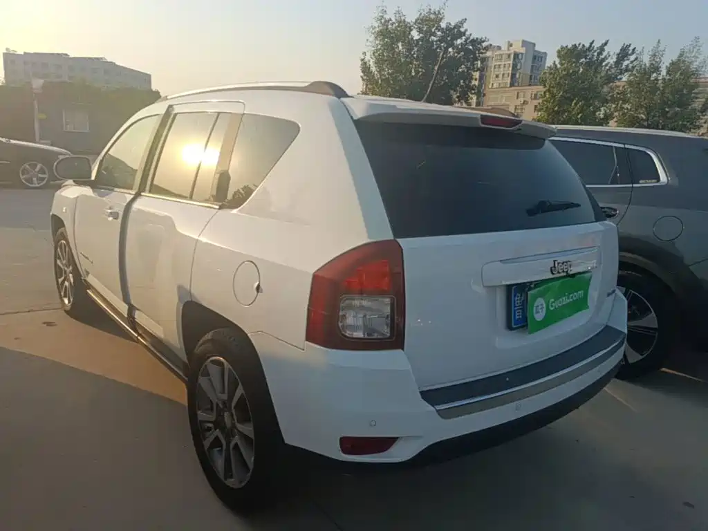 Jeep Compass (Import) — миниатюра 5