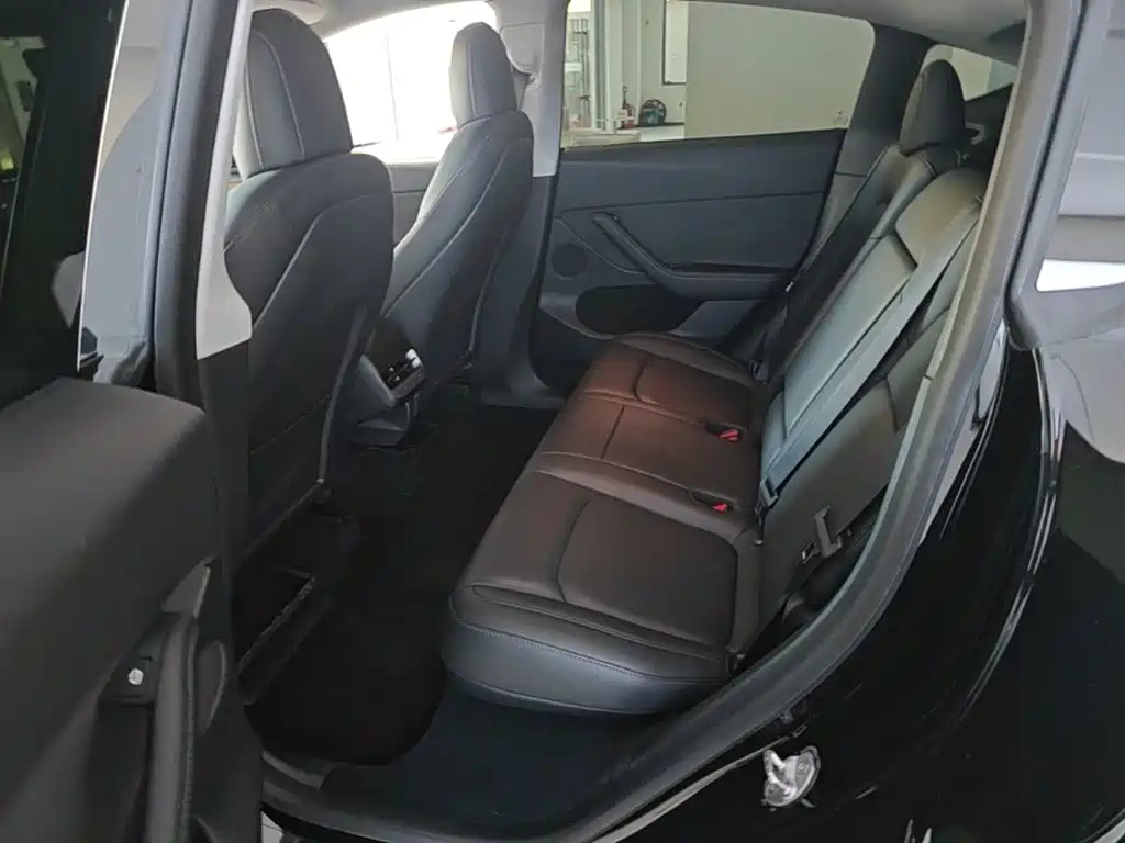 Tesla Model Y — миниатюра 17
