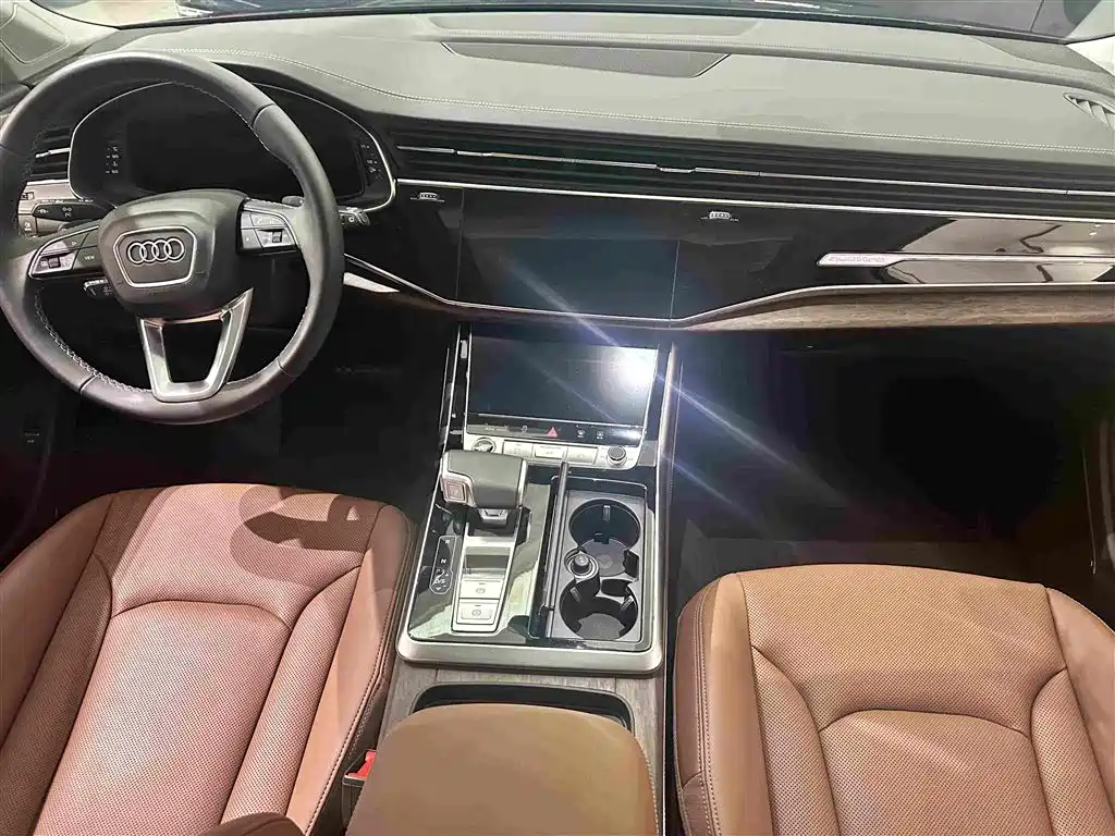 Audi Q7 — миниатюра 12