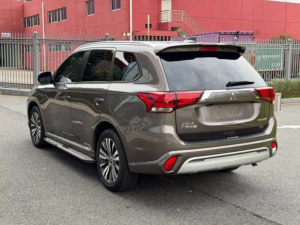 Mitsubishi Outlander — миниатюра 4