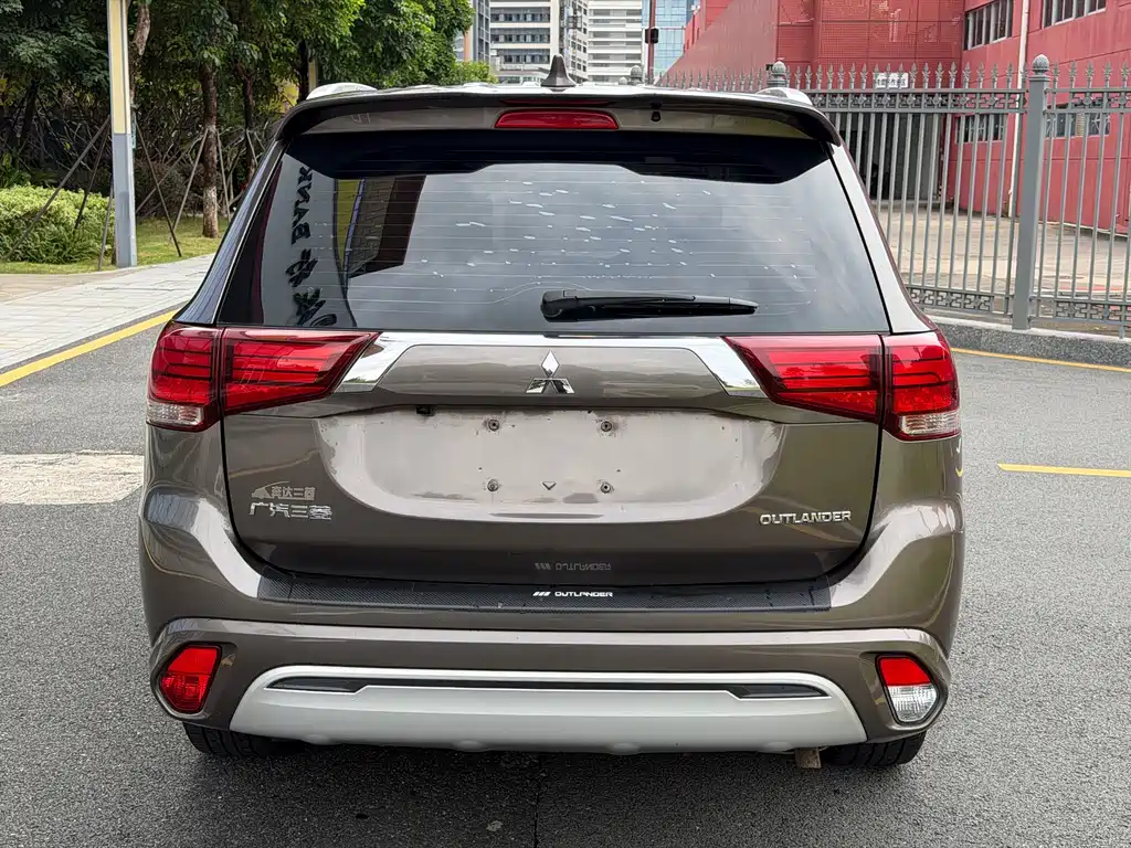 Mitsubishi Outlander — миниатюра 5