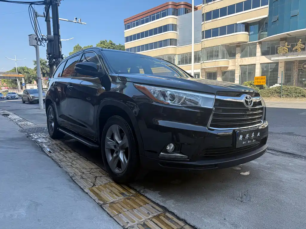 TOYOTA HIGHLANDER