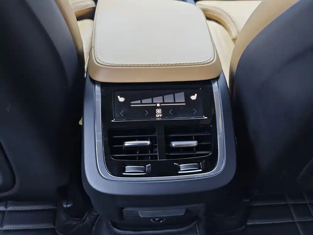 Volvo XC90 — миниатюра 11