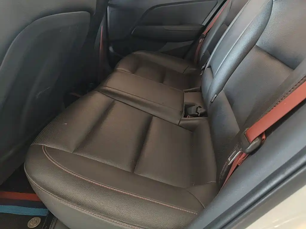 Hyundai Elantra — миниатюра 17